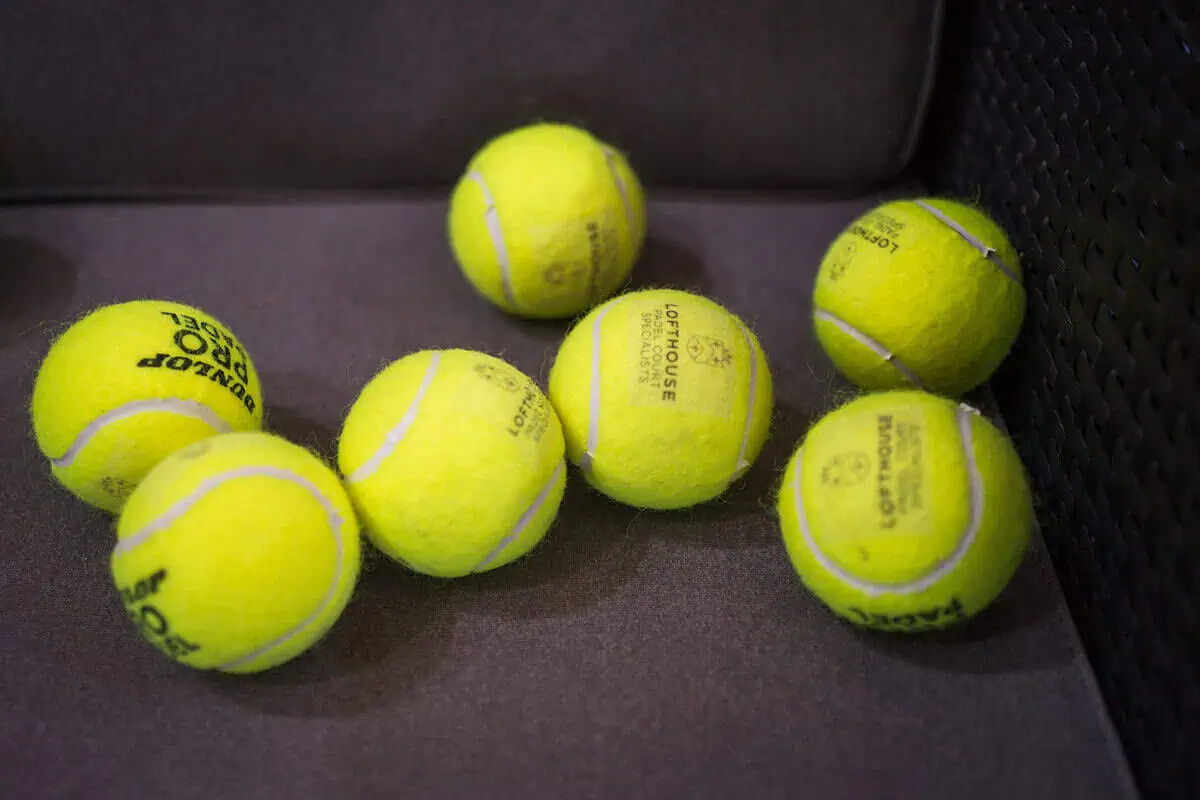 Padel balls: are padel balls the same as tennis balls?